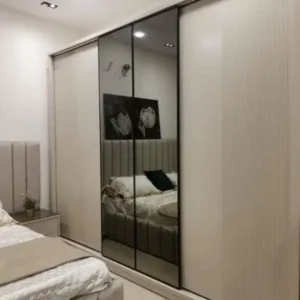 Dressing avec portes coulissantes
