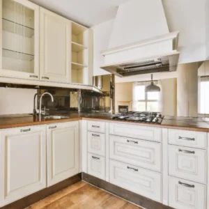 Cuisine Rustique & Contemporaine – Bois + Touches Modernes